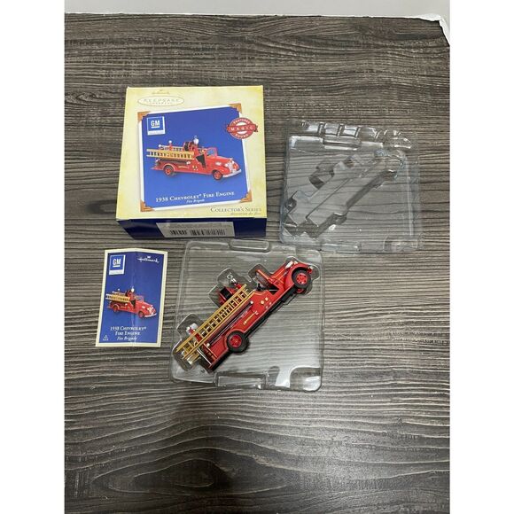 Hallmark Keepsake Ornament 1938 Chevrolet Fire Engine Truck Die Cast **READ** - Picture 5 of 13